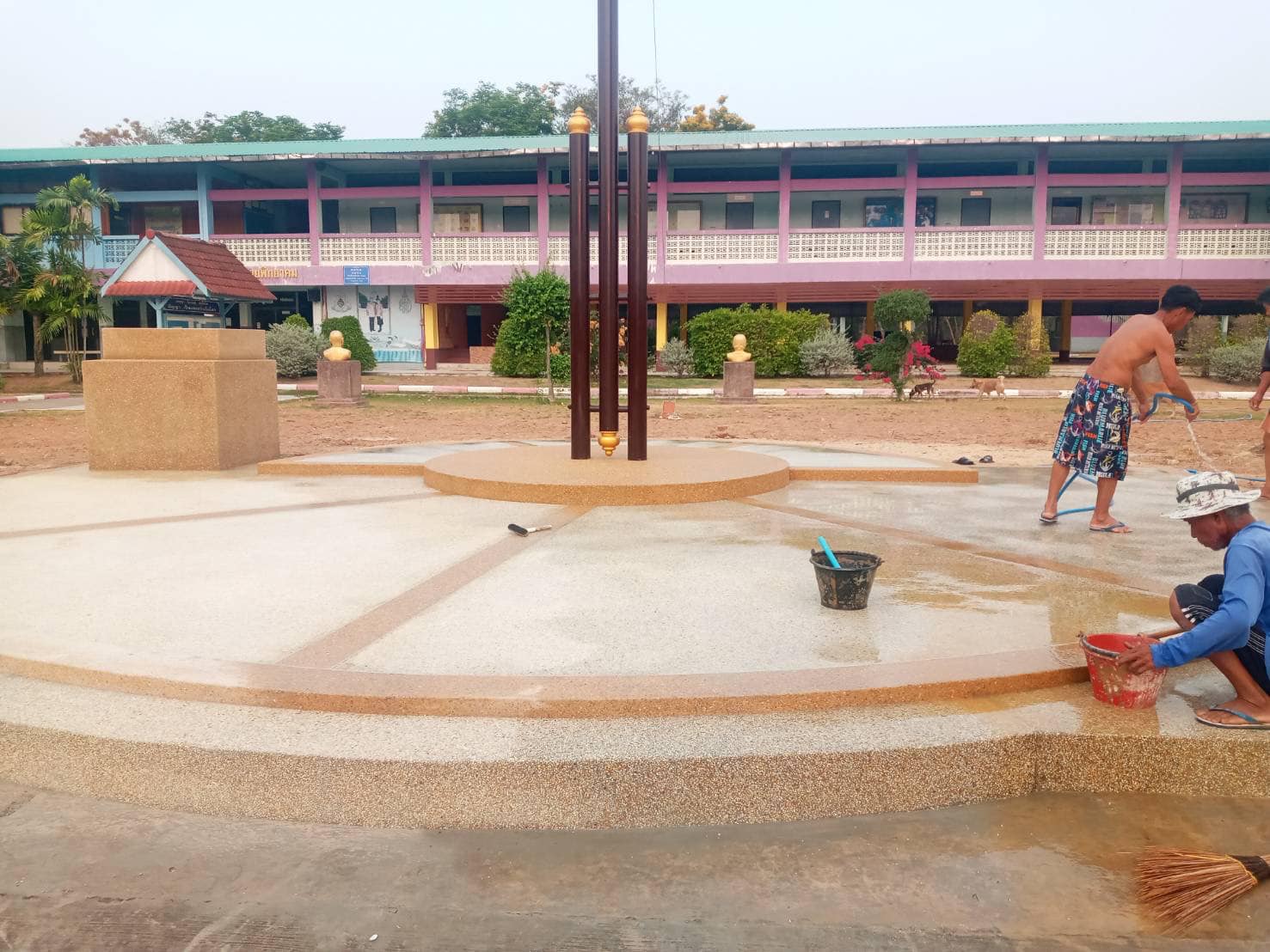 p41 - https://ช่างยุทธทรายล้าง.com | ช่างสมประสงค์ ผู้เชี่ยวชาญงานหินขัดทรายล้างมากว่า 30 ปี รับเหมาทำทรายล้างทั่วไทย พร้อมบริการคุณภาพสูงในราคายุติธรรมที่สามารถตกลงกันได้